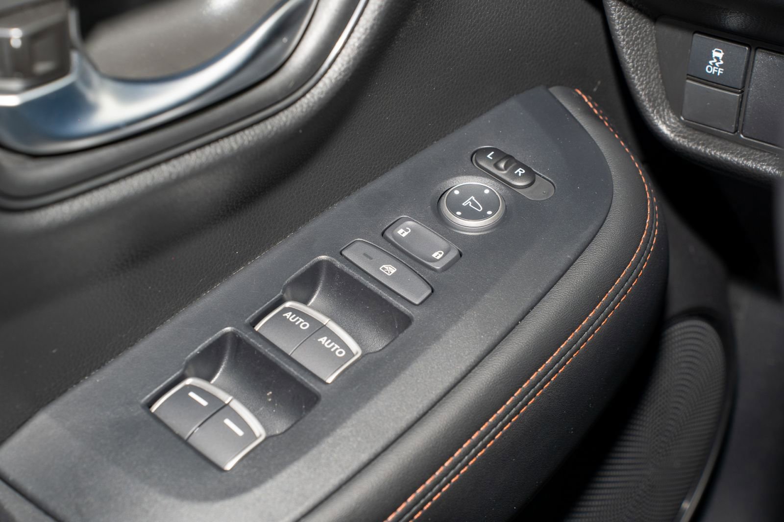 Certified 2025 Honda HR-V Sport image 27