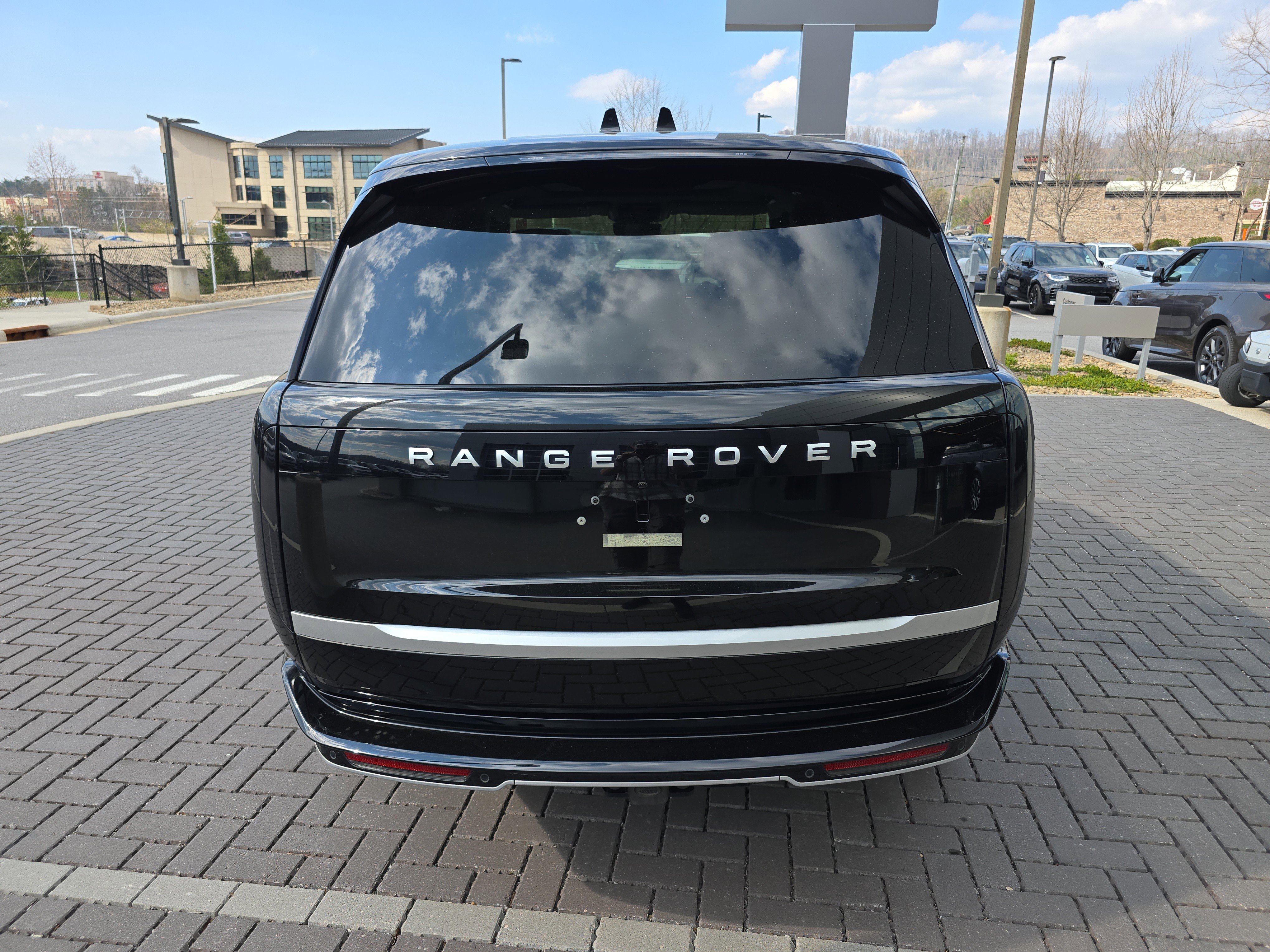 Certified 2025 Land Rover Range Rover Autobiography AWD/4WD image 6