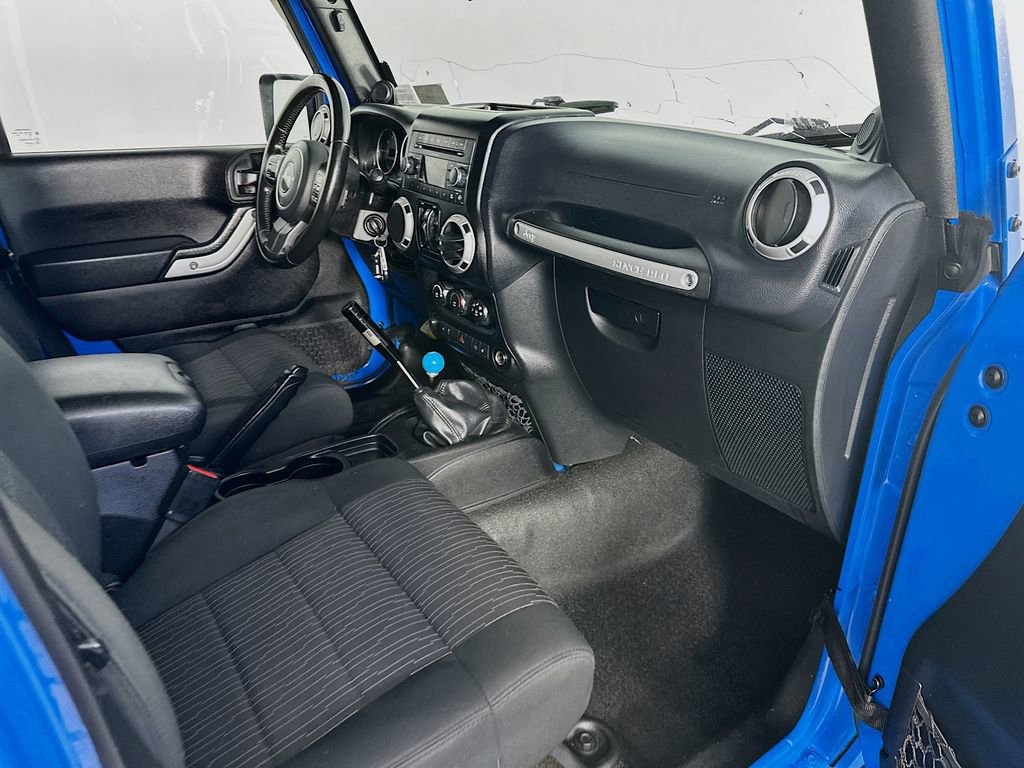 Used 2011 Jeep Wrangler Unlimited Sahara w/ Dual Top Group AWD/4WD image 30