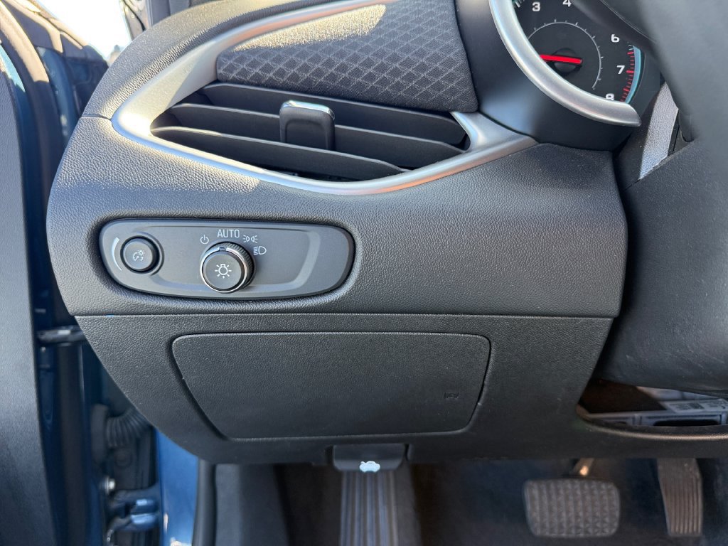 Used 2025 Chevrolet Malibu LT FWD image 18
