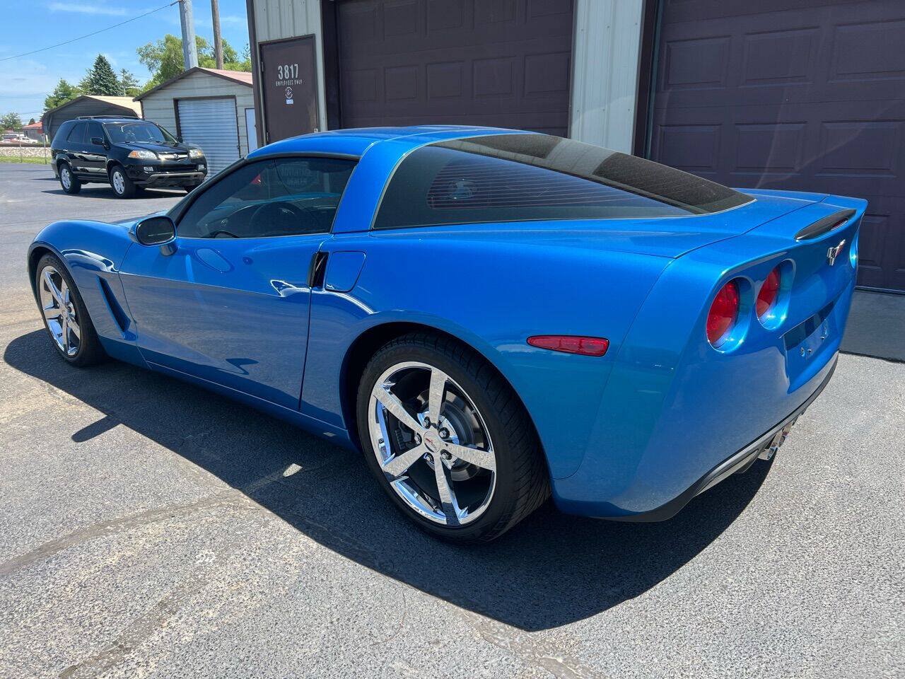 Used 2010 Chevrolet Corvette Coupe w/ 1LT RWD image 3