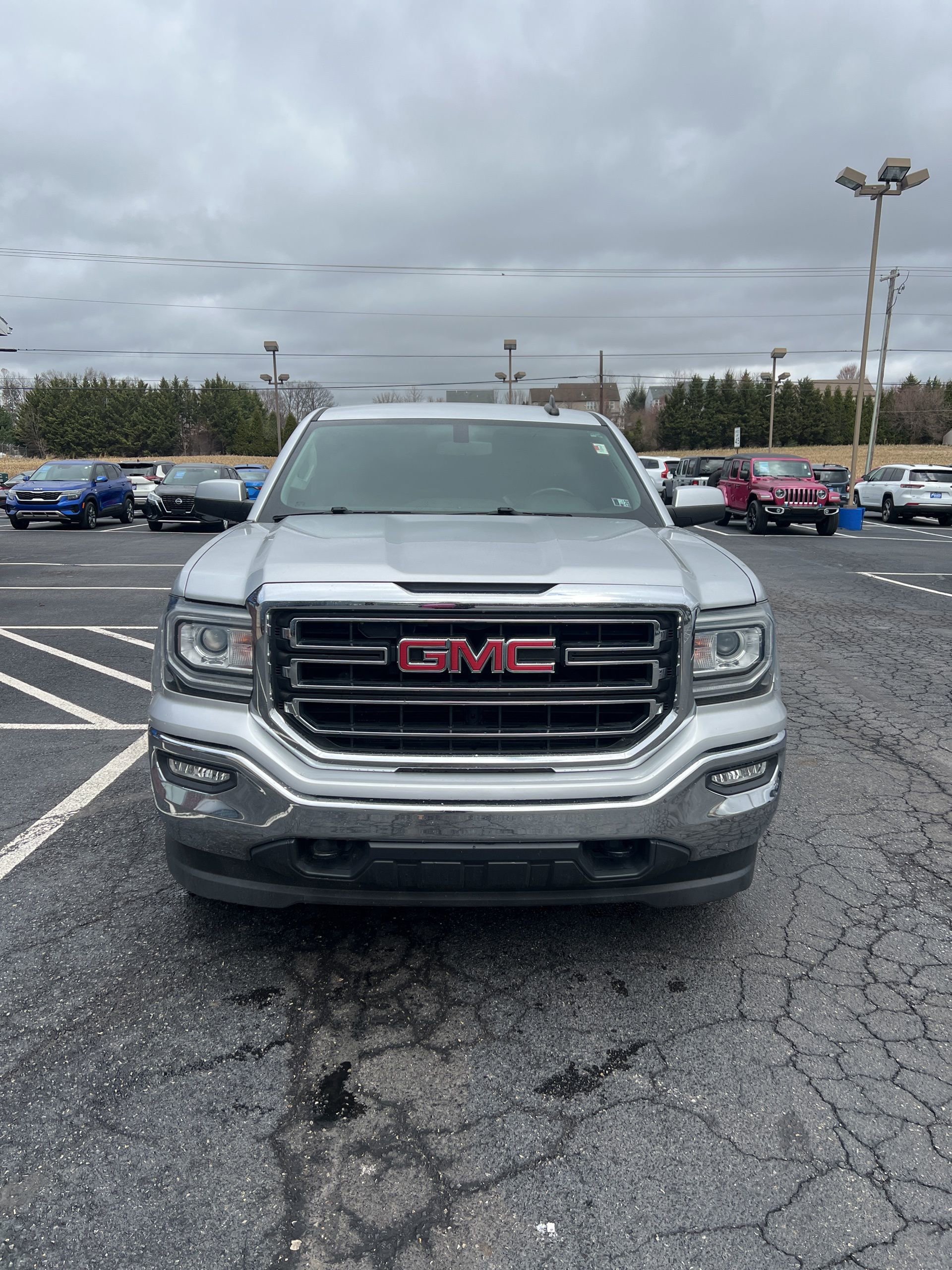Used 2018 GMC Sierra 1500 SLE w/ SLE Preferred Package image 9