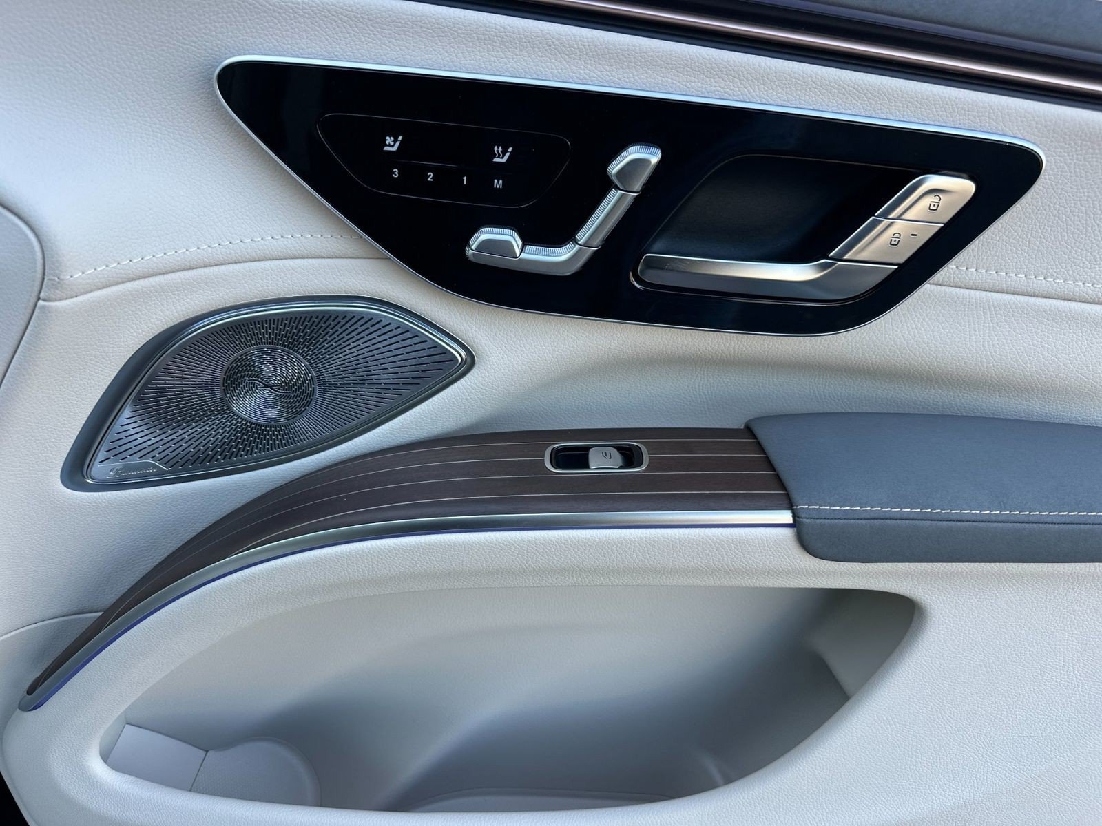 New 2026 Mercedes-Benz EQS 400 4MATIC SUV image 18