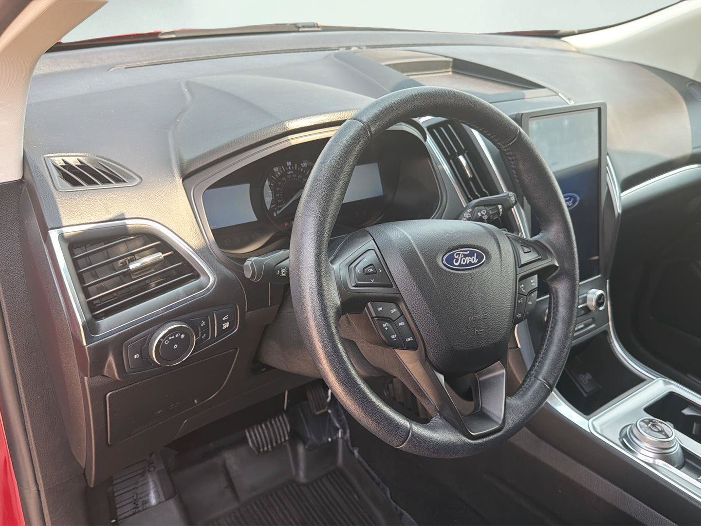 Used 2022 Ford Edge Titanium w/ Class II Trailer Tow Package AWD/4WD image 12