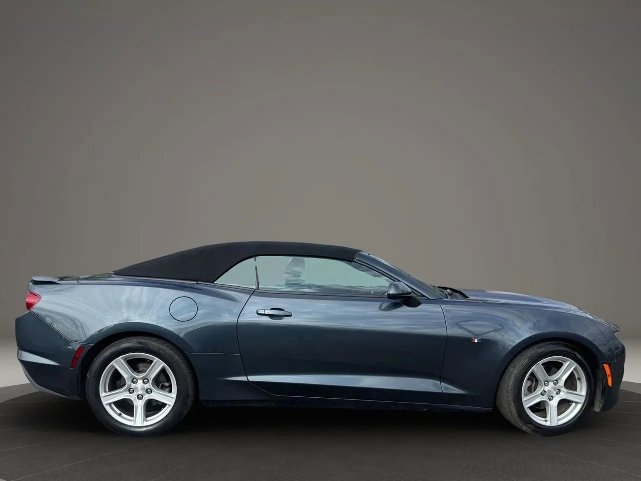 Used 2020 Chevrolet Camaro LT RWD image 6