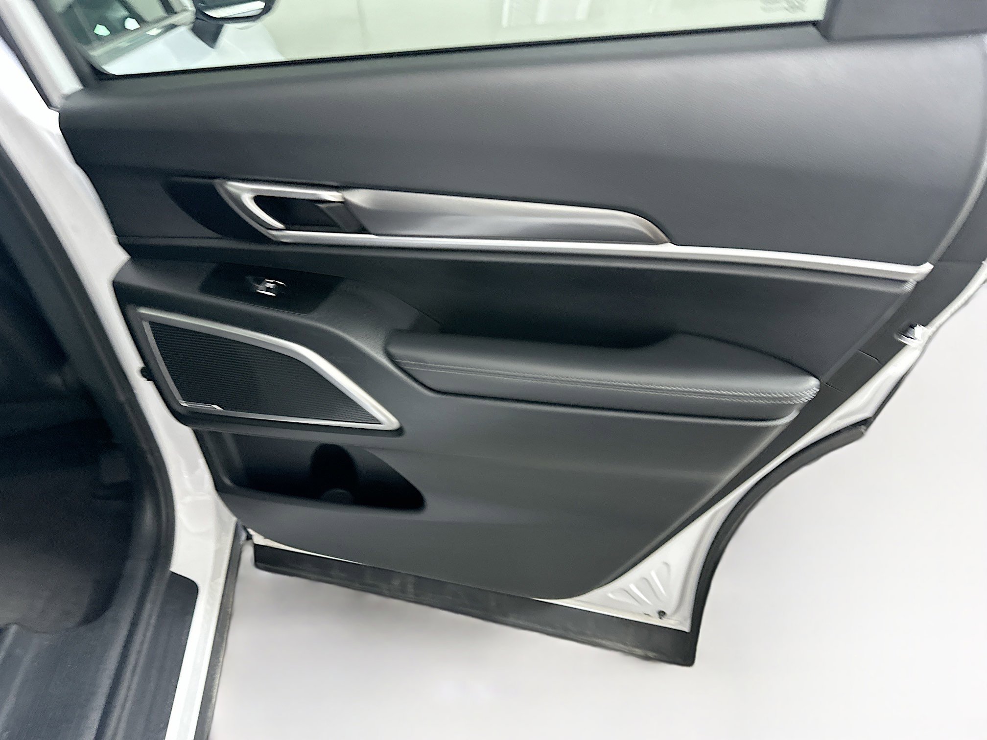 Used 2025 Kia Telluride S FWD image 33
