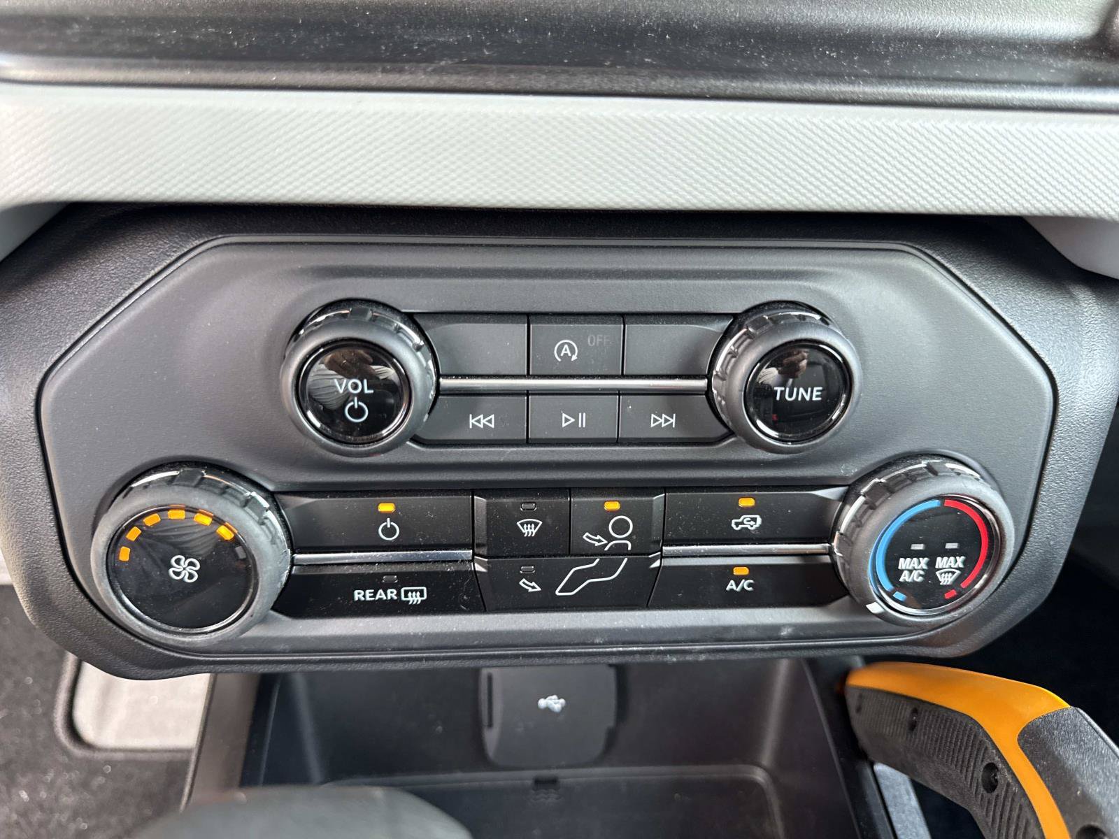 Used 2023 Ford Bronco Badlands w/ Sasquatch Package AWD/4WD image 22
