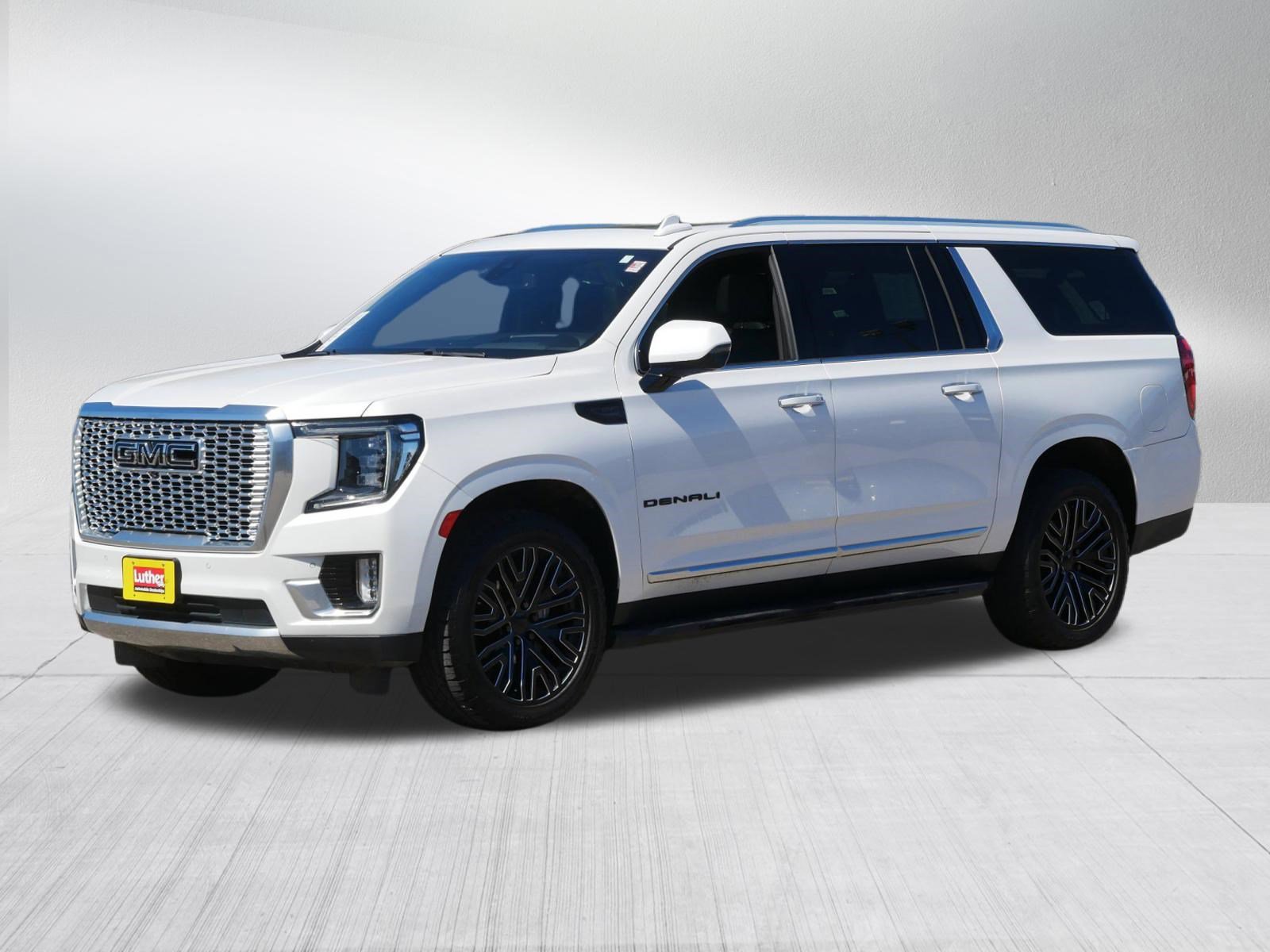Used 2022 GMC Yukon XL Denali image 3