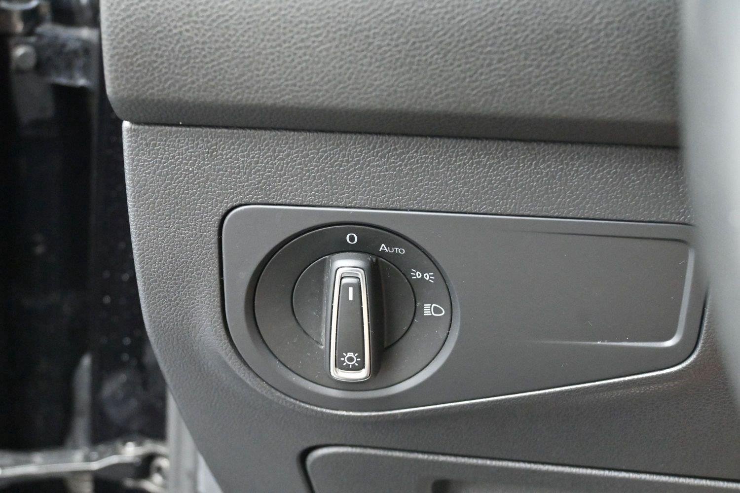 Used 2020 Volkswagen Tiguan SE w/ Panoramic Sunroof Package FWD image 27