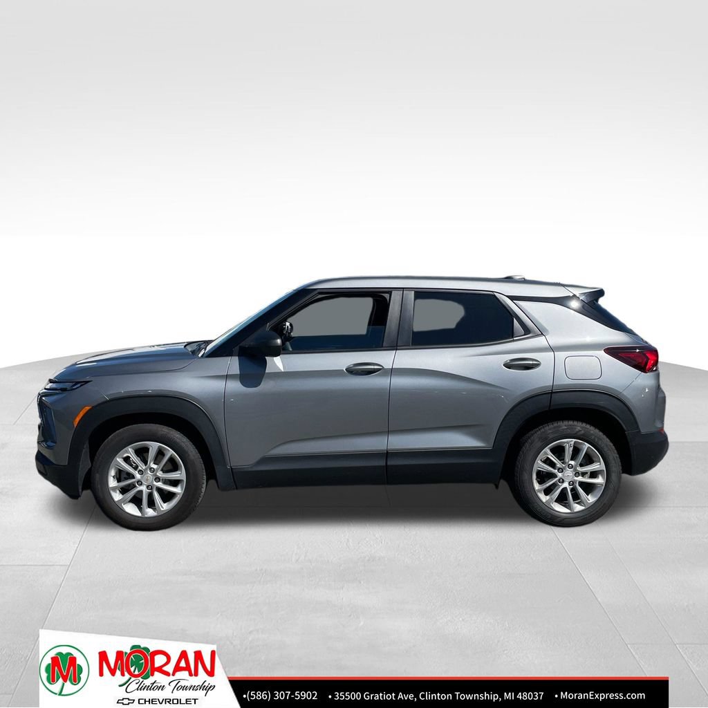 Used 2024 Chevrolet TrailBlazer LS w/ LS Convenience Package FWD image 2