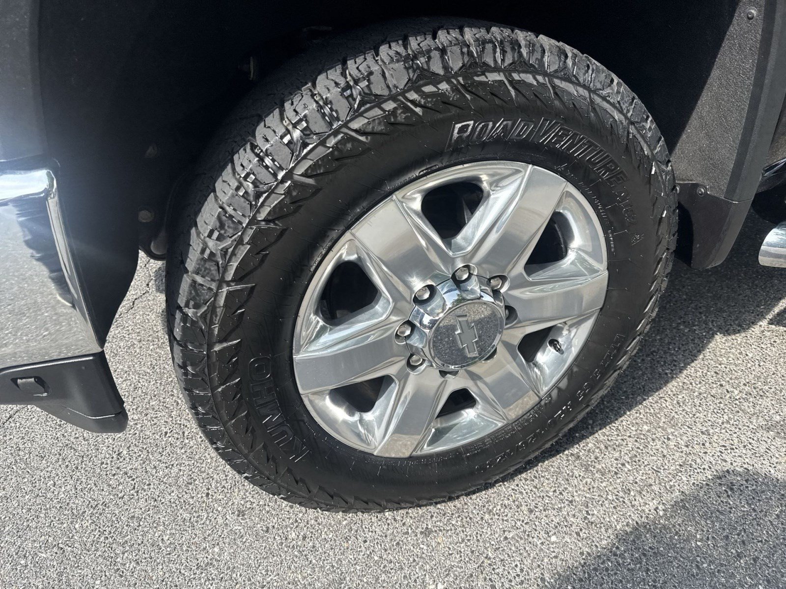 Used 2020 Chevrolet Silverado 2500 LTZ w/ LTZ Premium Package AWD/4WD image 12