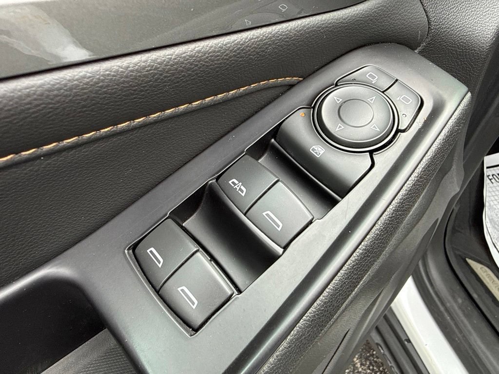 Used 2018 Chevrolet Traverse LT w/ LPO, Floor Liner Package AWD/4WD image 24