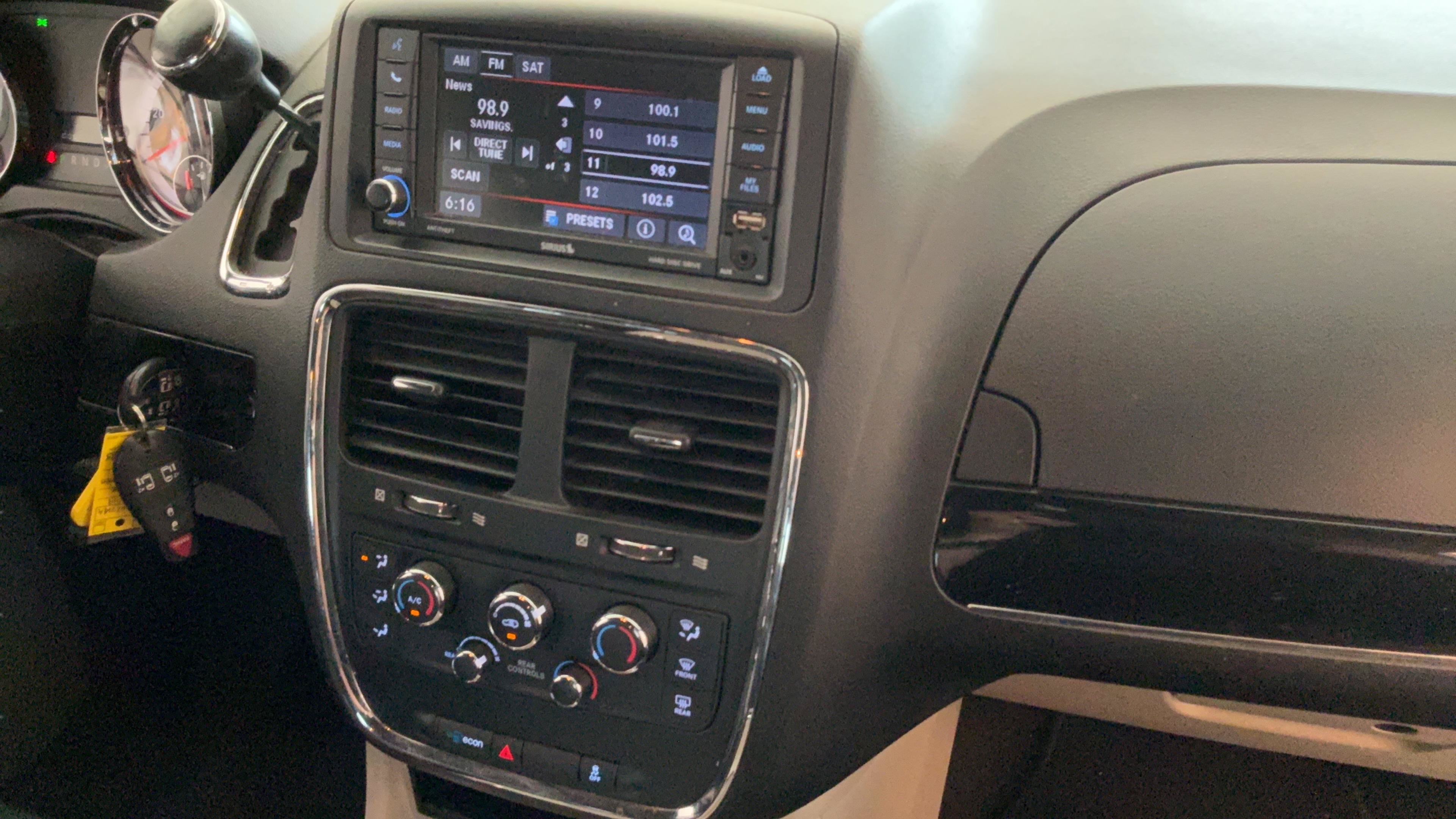 Used 2019 Dodge Grand Caravan SXT FWD image 31