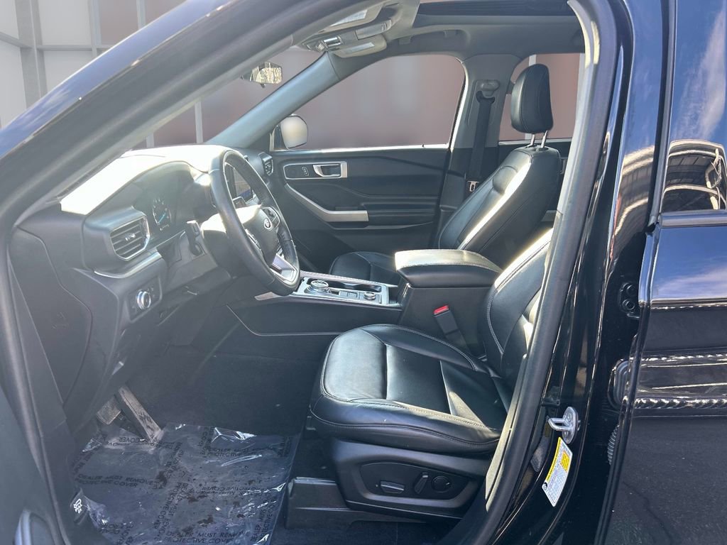 Used 2022 Ford Explorer XLT w/ Equipment Group 202A image 11