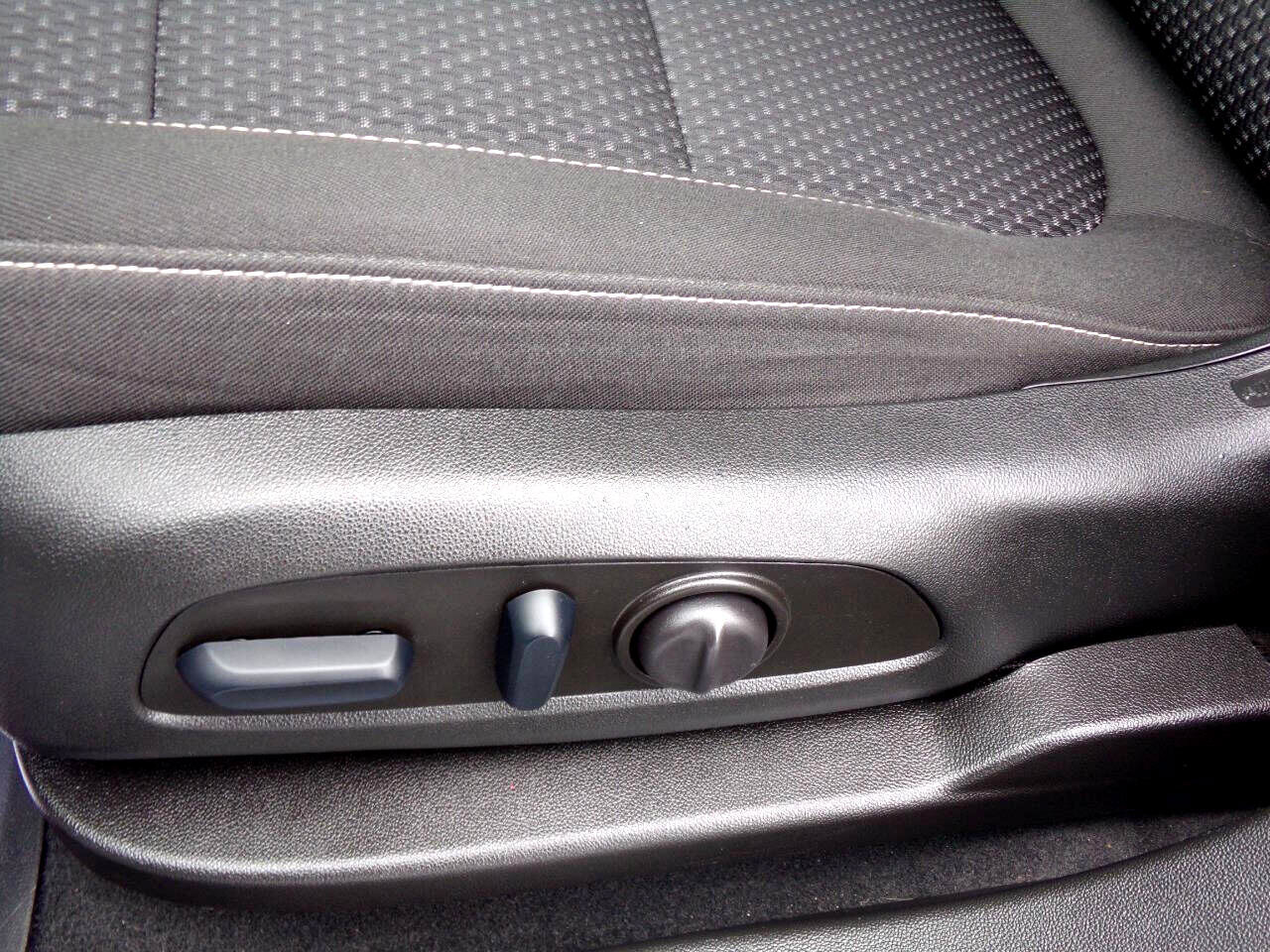 Used 2023 GMC Acadia SLE w/ Driver Convenience Package image 66