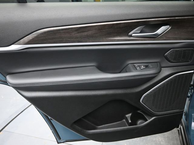 New 2026 Jeep Grand Cherokee L Limited w/ Limited Altitude Package image 17