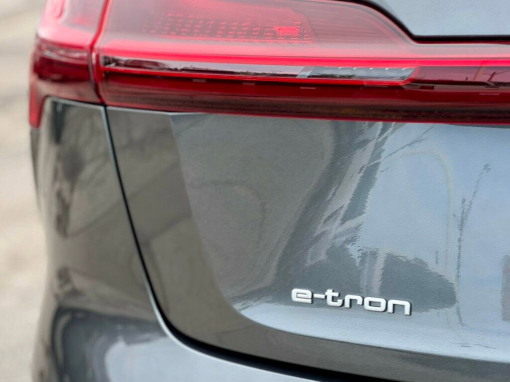 Used 2021 Audi e-tron Prestige w/ Prestige Package AWD/4WD image 11