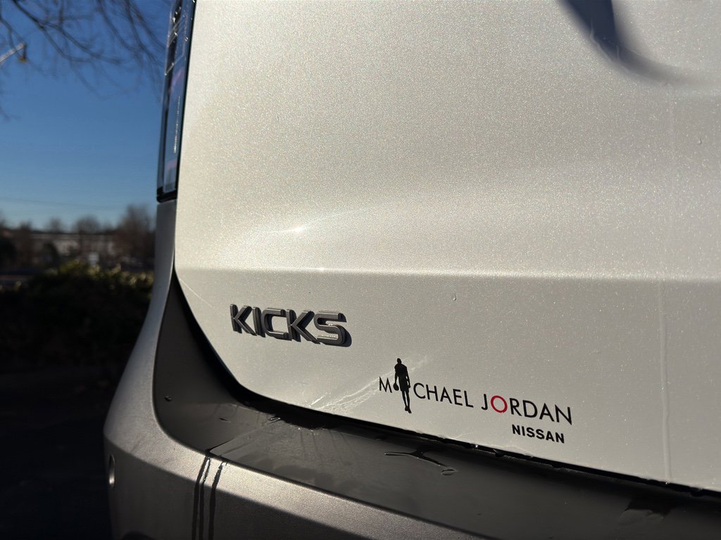 Certified 2025 Nissan Kicks SR image 14