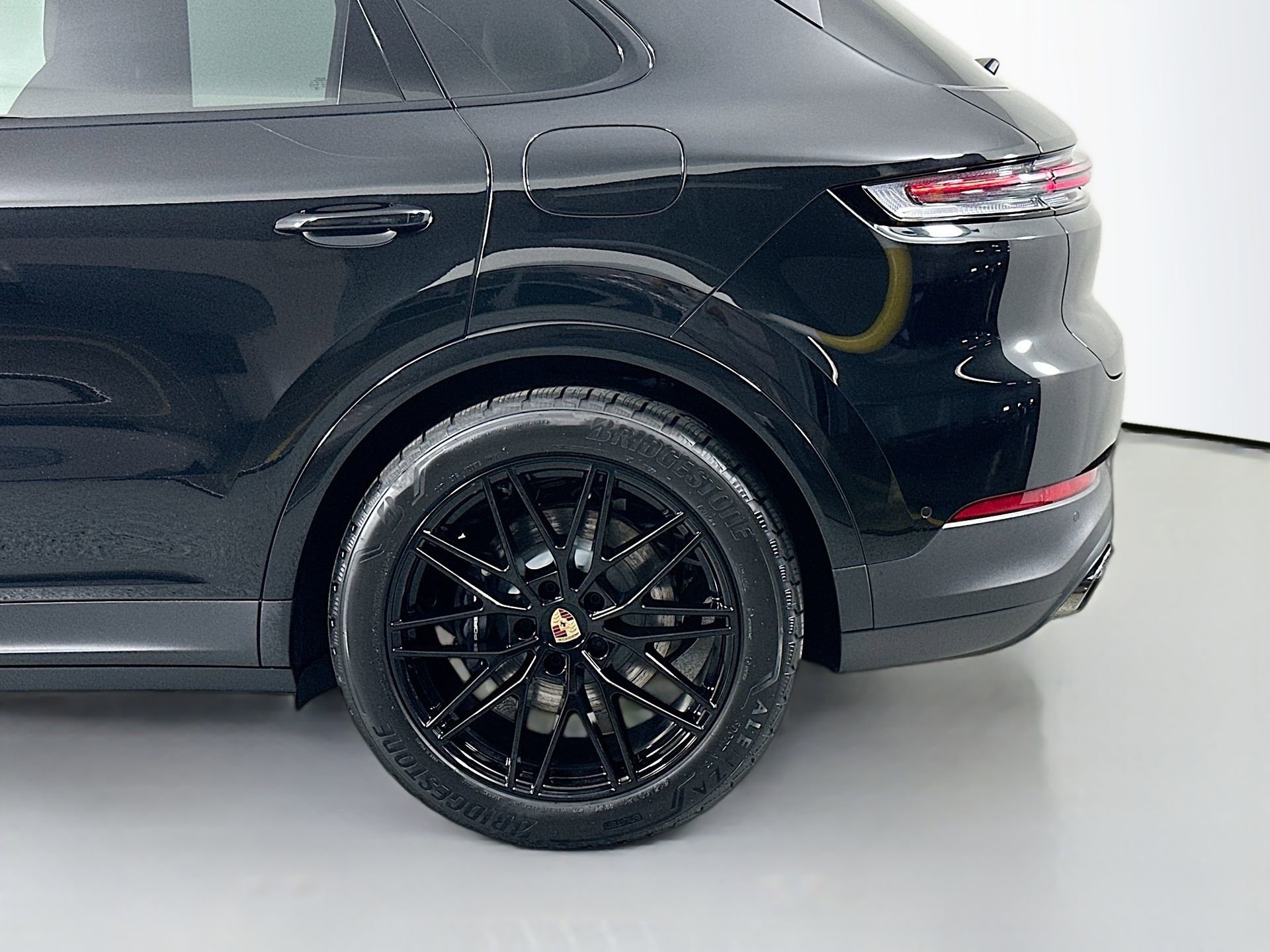 Certified 2025 Porsche Cayenne E-Hybrid image 12