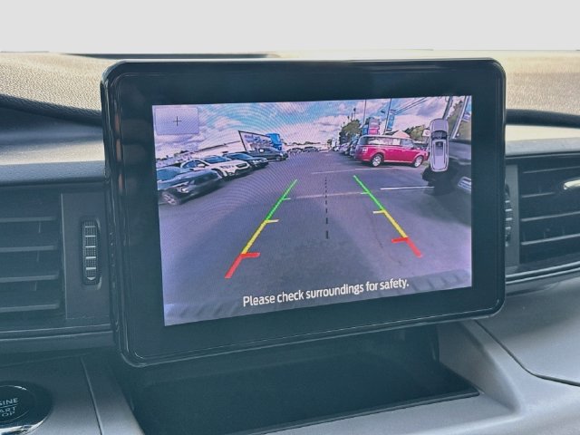 Used 2024 Ford Explorer XLT AWD/4WD image 17
