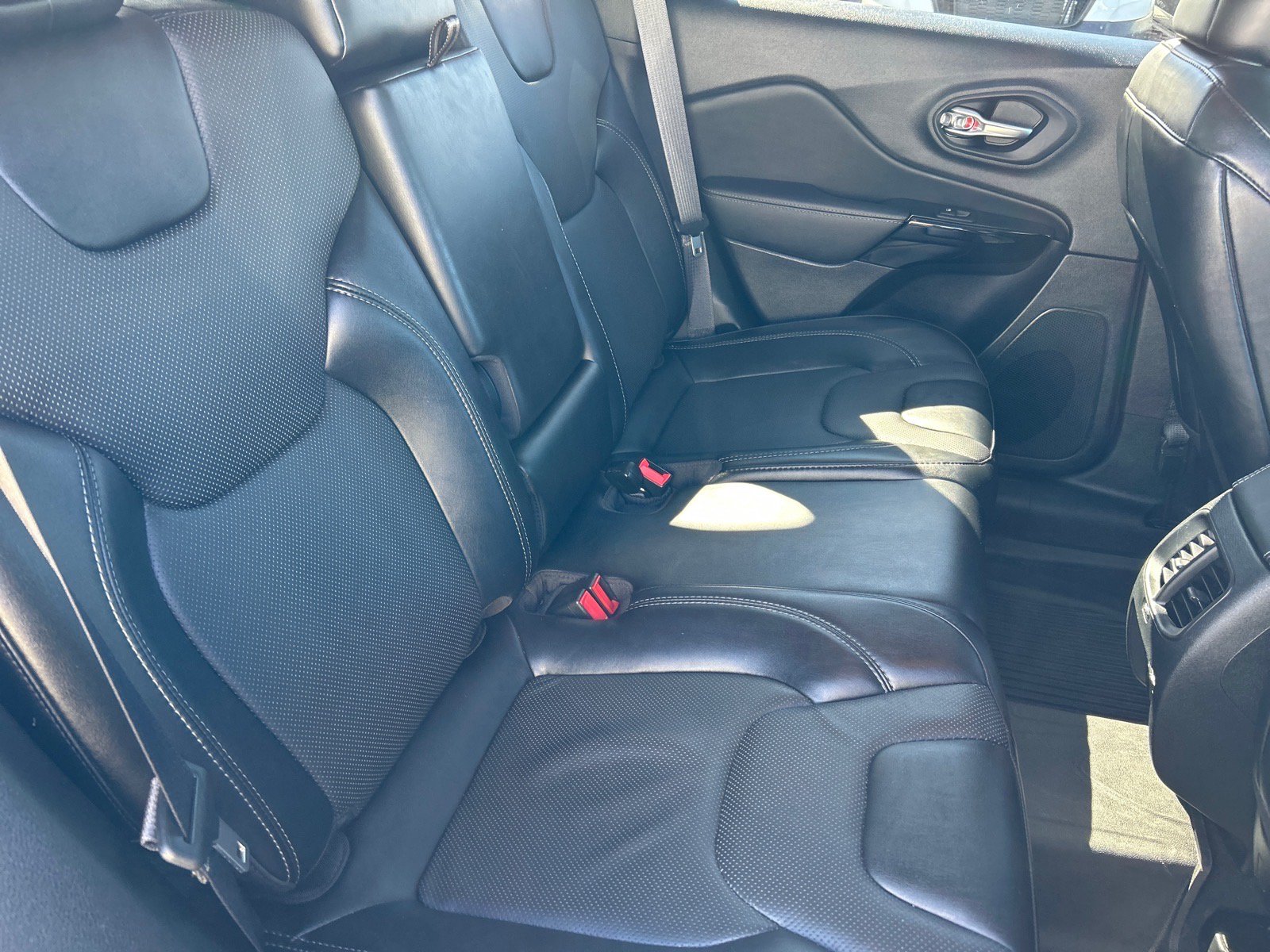 Used 2023 Jeep Cherokee Altitude Lux w/ Mopar Interior Package AWD/4WD image 20