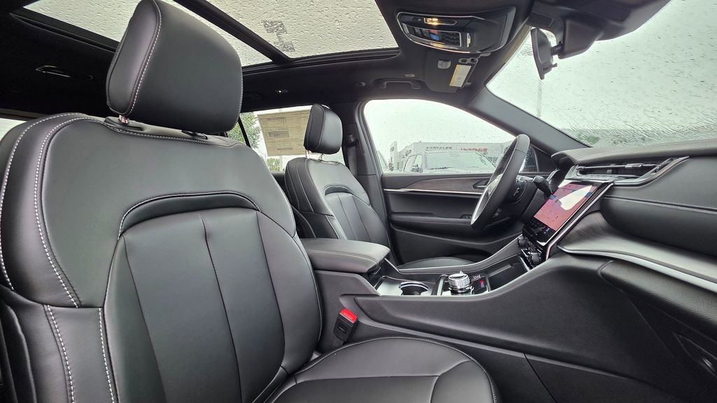 New 2025 Jeep Grand Cherokee L Limited w/ Black Appearance Package image 13