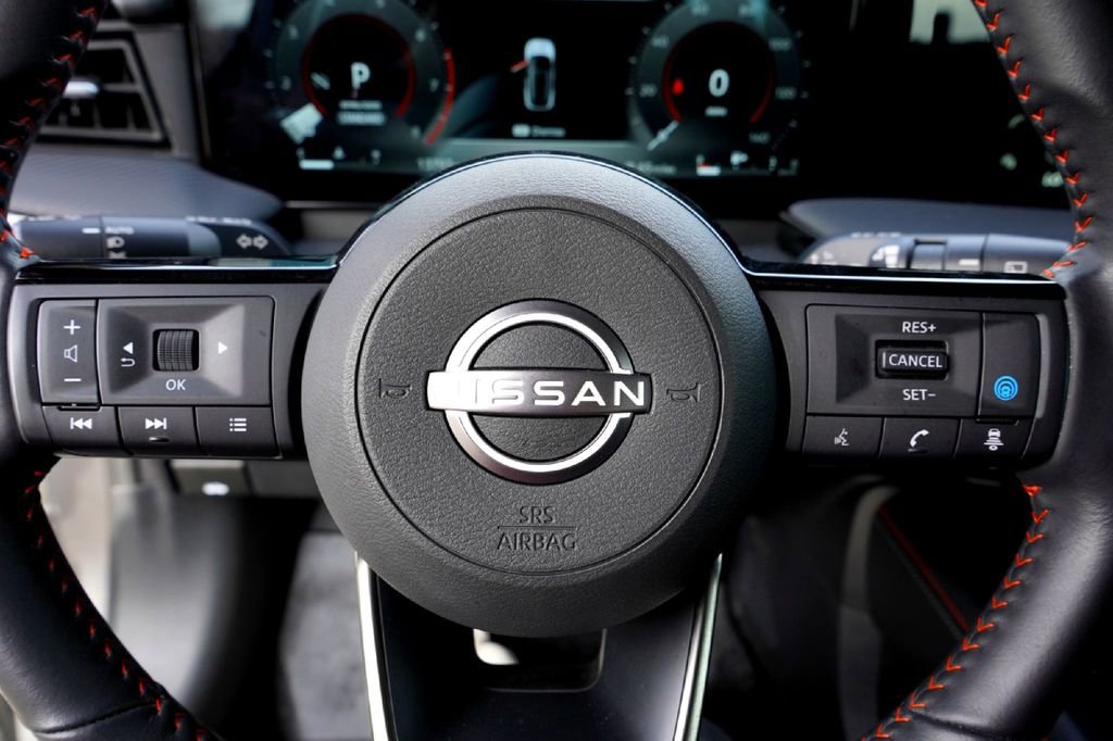 Used 2025 Nissan Kicks SR image 12