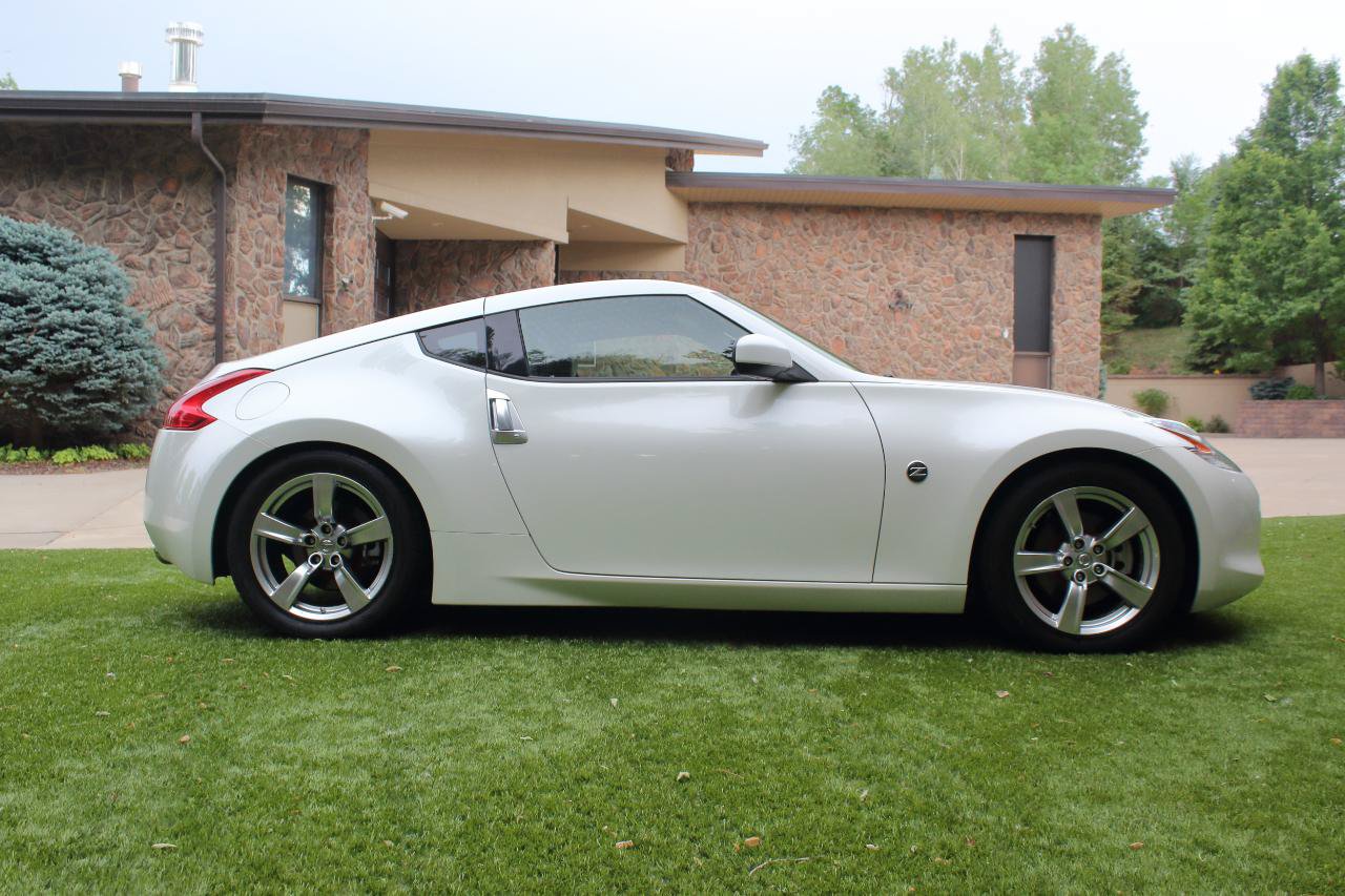 Used 2009 Nissan 370Z Touring RWD image 16