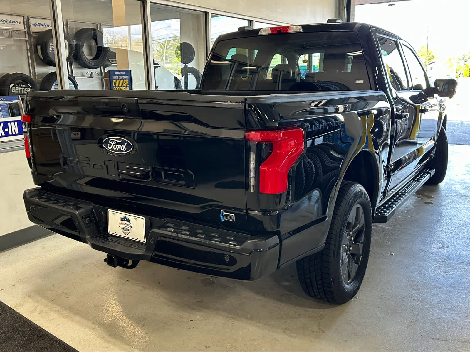Used 2025 Ford F150 Lightning Flash AWD/4WD image 6