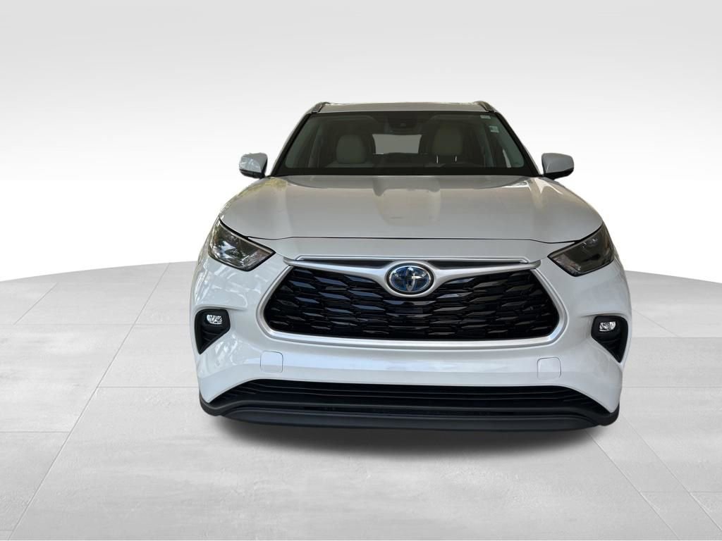 Used 2024 Toyota Highlander XLE AWD/4WD image 8
