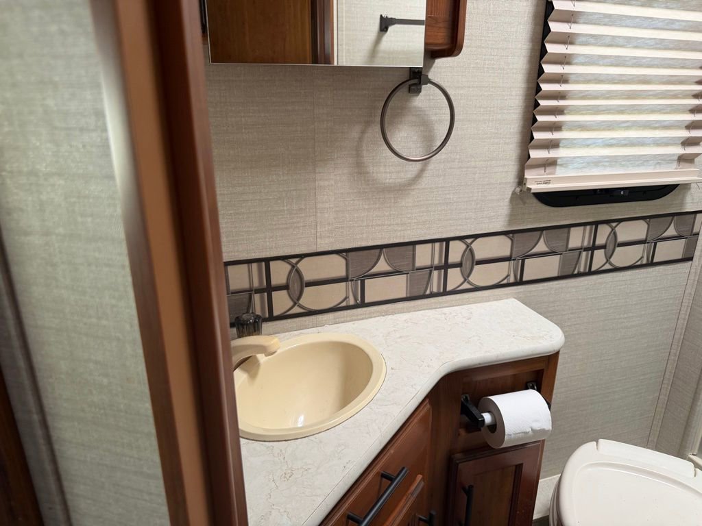 Used 2016 Mercedes-Benz Sprinter 3500 image 38