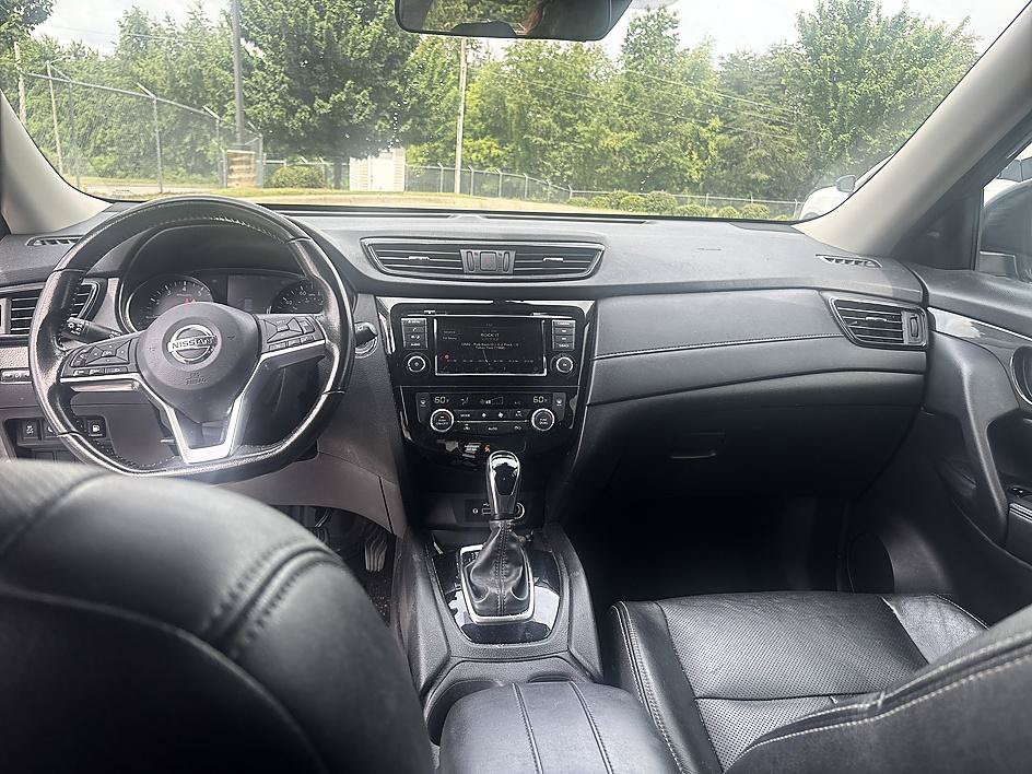 Used 2020 Nissan Rogue SV FWD image 14