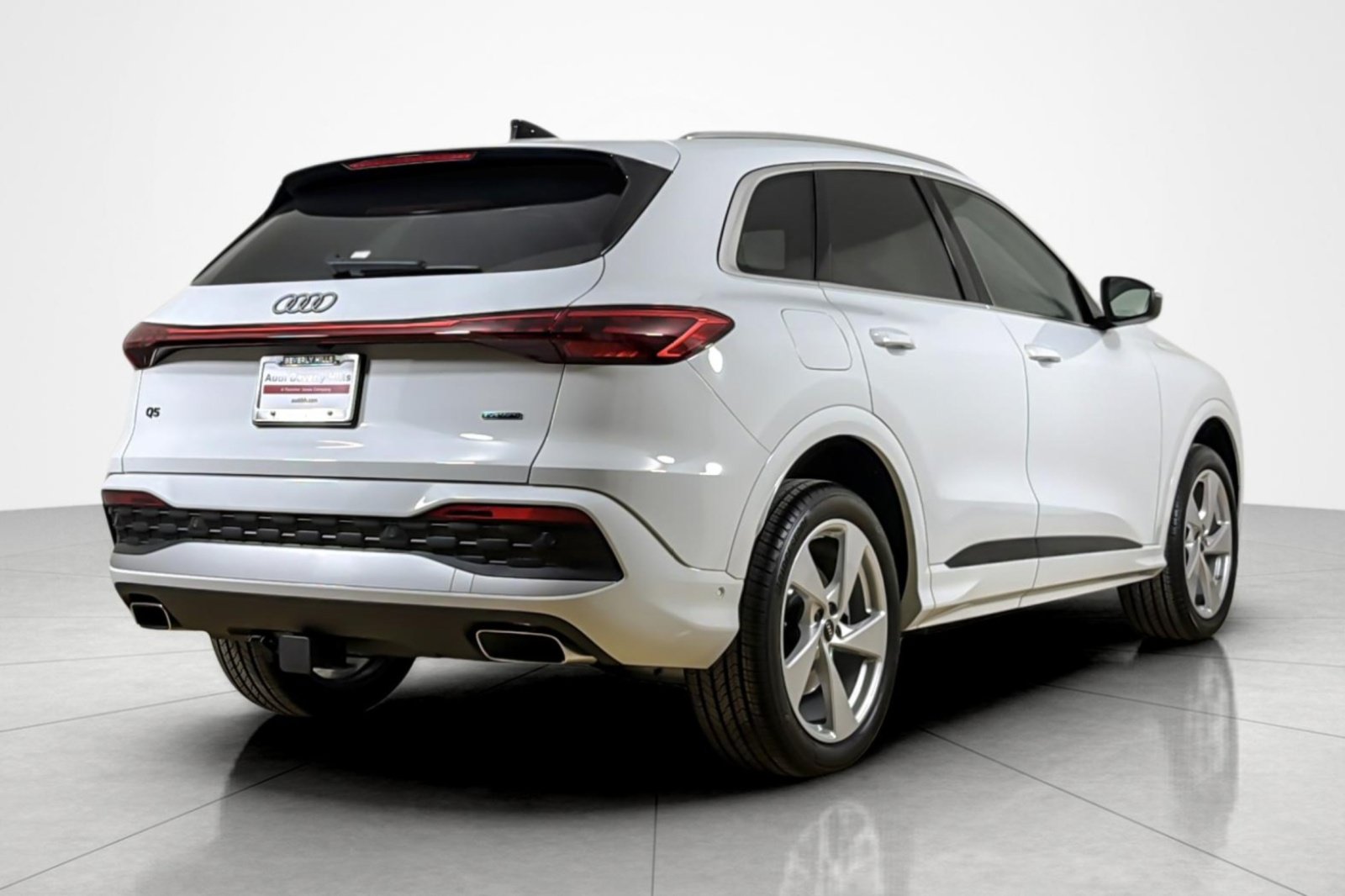 Used 2025 Audi Q5 Premium Plus w/ Premium Plus AWD/4WD image 5