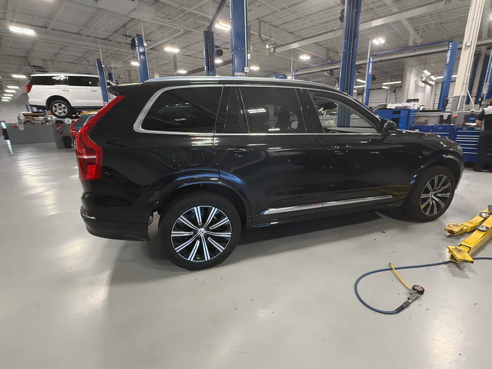 Used 2025 Volvo XC90 B6 Plus AWD/4WD image 12