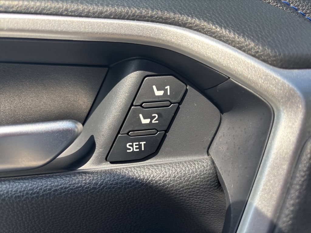 Used 2025 Toyota RAV4 XSE w/ Advanced Technology Package AWD/4WD image 18