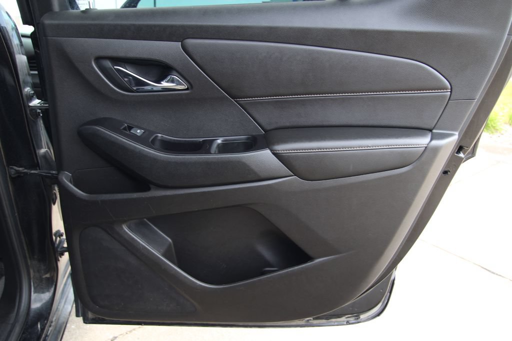 Used 2019 Chevrolet Traverse LT w/ LPO, Blackout Package AWD/4WD image 43