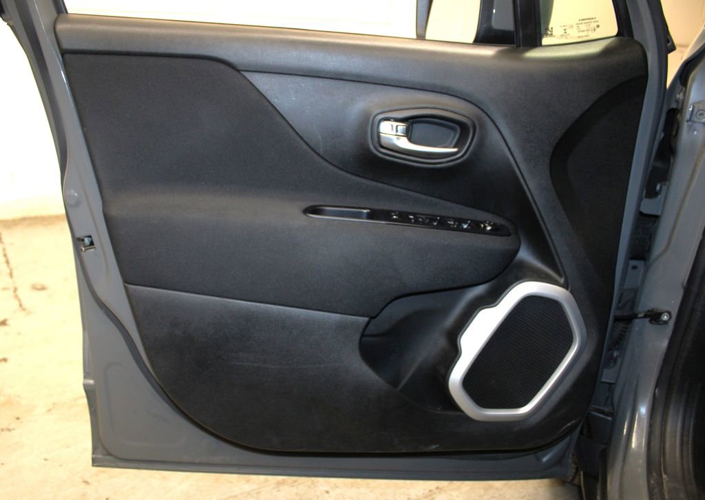 Used 2020 Jeep Renegade Latitude w/ Cold Weather Group image 25