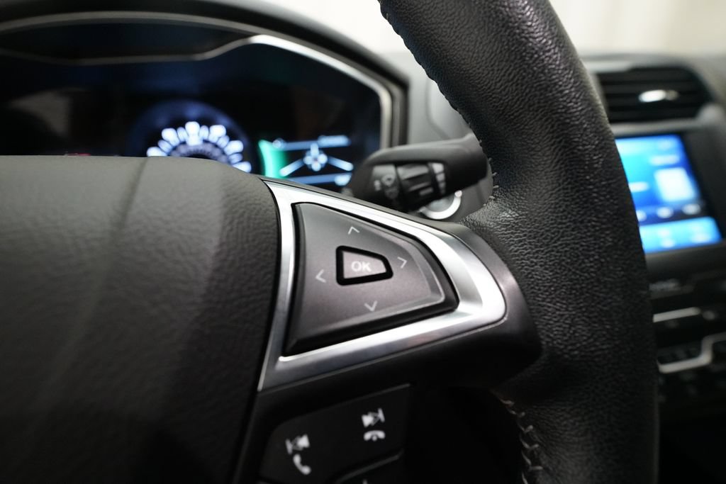 Used 2020 Ford Fusion SE w/ Equipment Group 151A FWD image 18