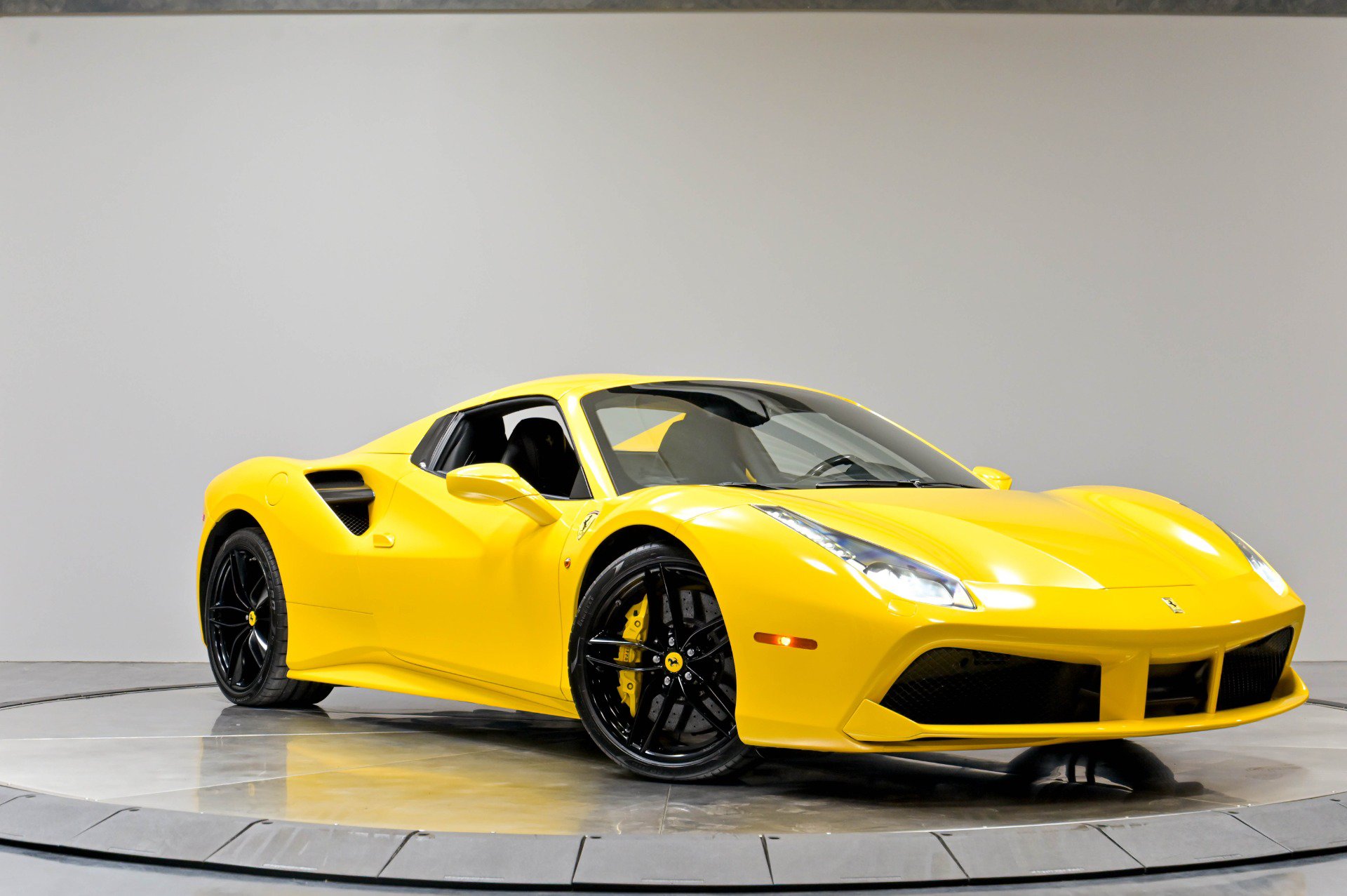Used 2017 Ferrari 488 Spider RWD image 73