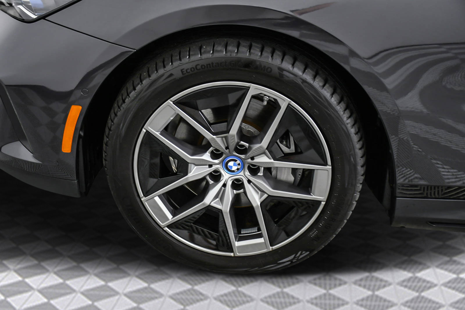 Used 2025 BMW i5 xDrive40 w/ Premium Package image 35