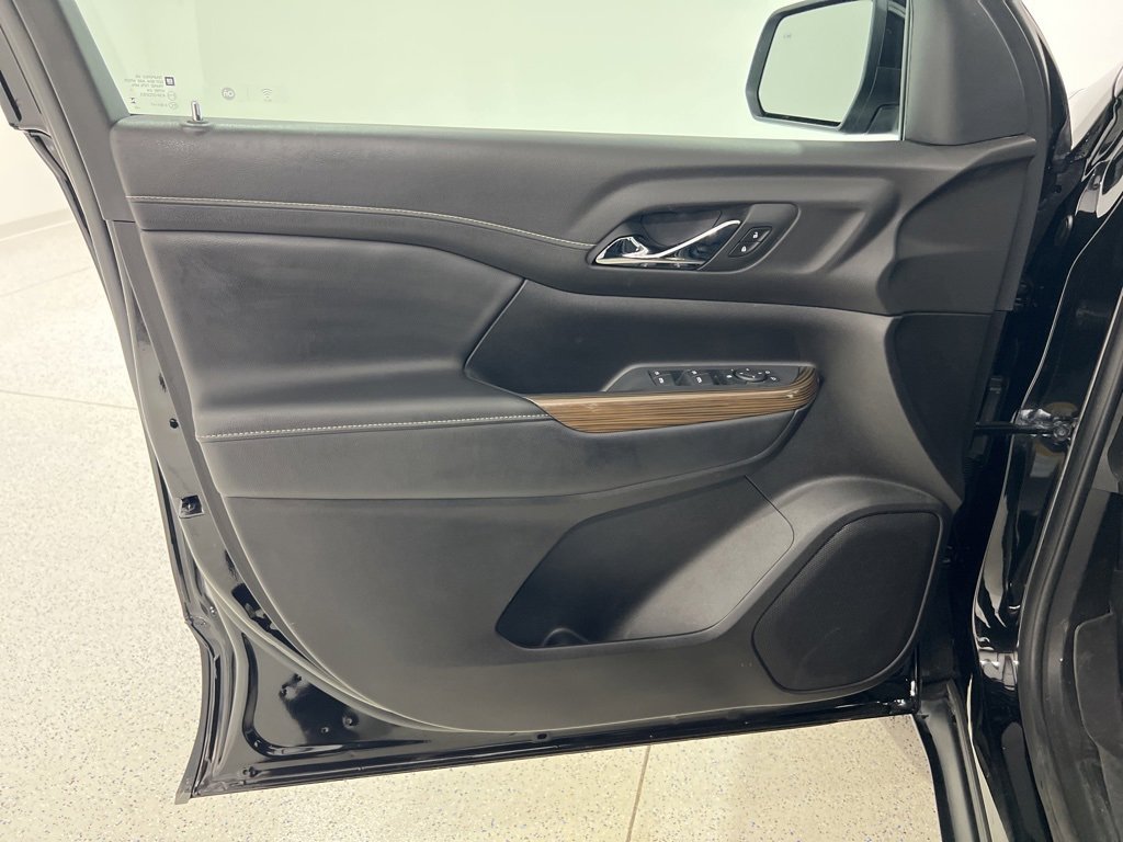 Used 2023 GMC Acadia SLE w/ LPO, Floor Liner Package image 18