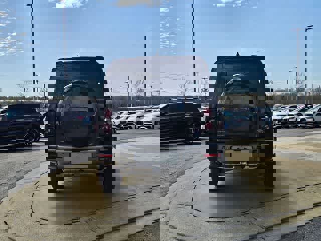 Used 2023 Land Rover Defender 130 X-Dynamic SE image 8