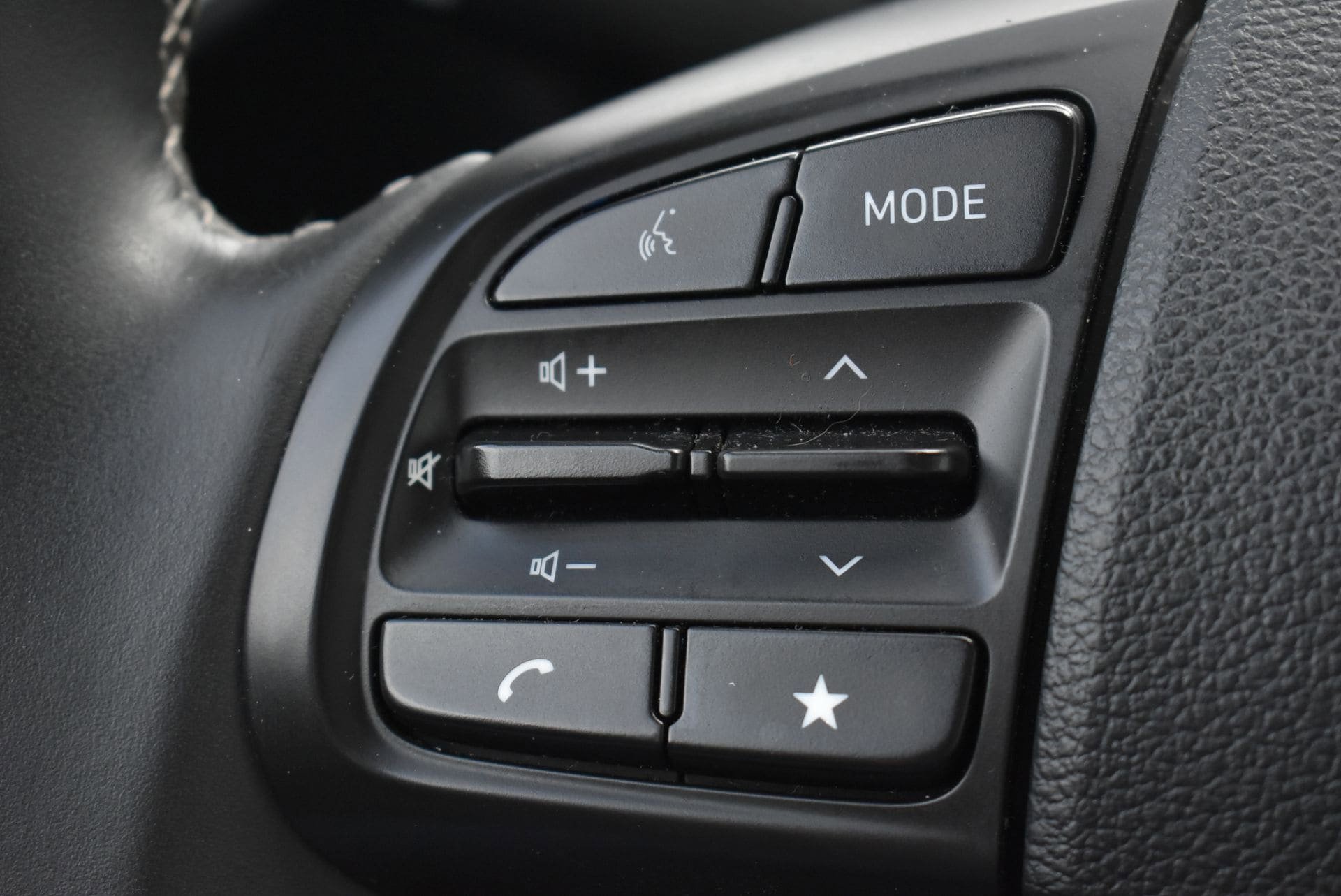 Used 2025 Hyundai Venue SEL FWD image 18