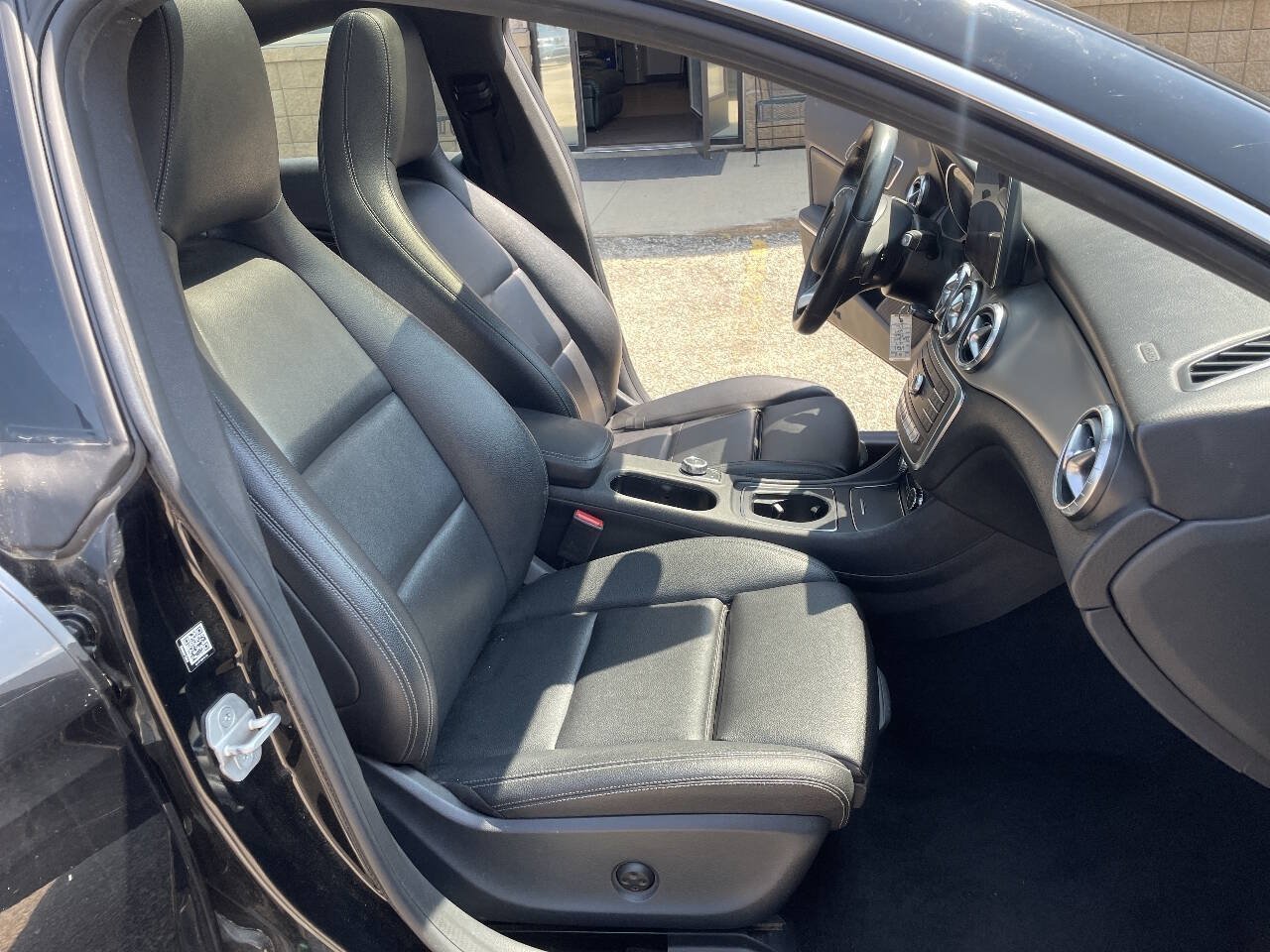 Used 2017 Mercedes-Benz CLA 250 4MATIC image 32