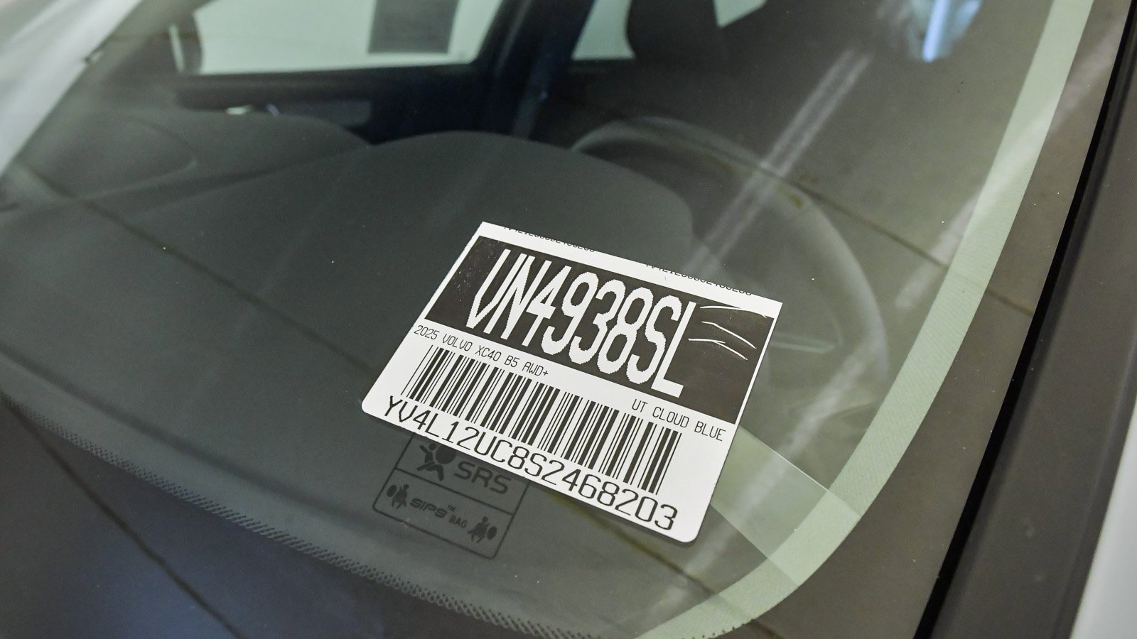 Certified 2025 Volvo XC40 B5 Plus w/ Climate Package image 32