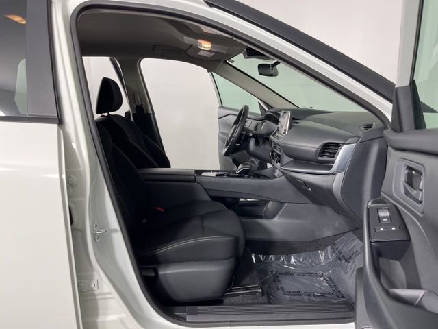 Used 2024 Nissan Rogue S image 38