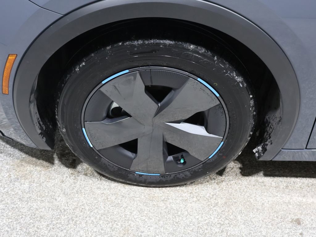 Used 2024 Toyota Prius LE image 9