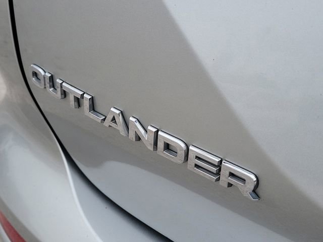 Used 2024 Mitsubishi Outlander SE image 7