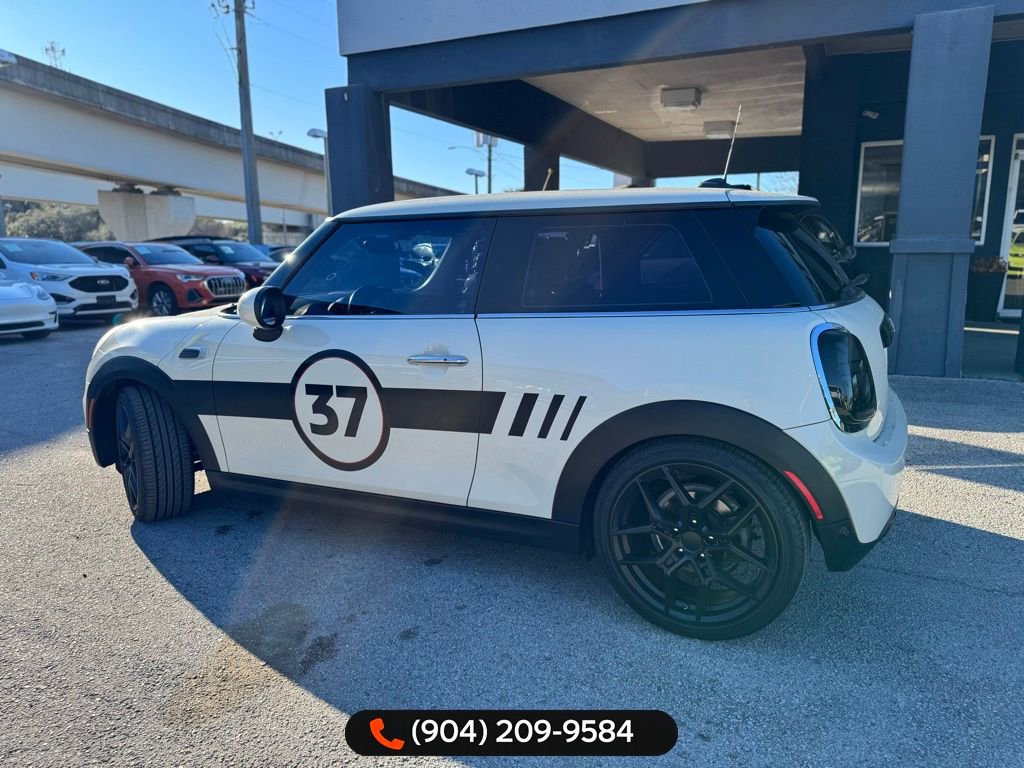 Used 2019 MINI Cooper 2-Door Hardtop w/ Signature Upholstery Package image 8