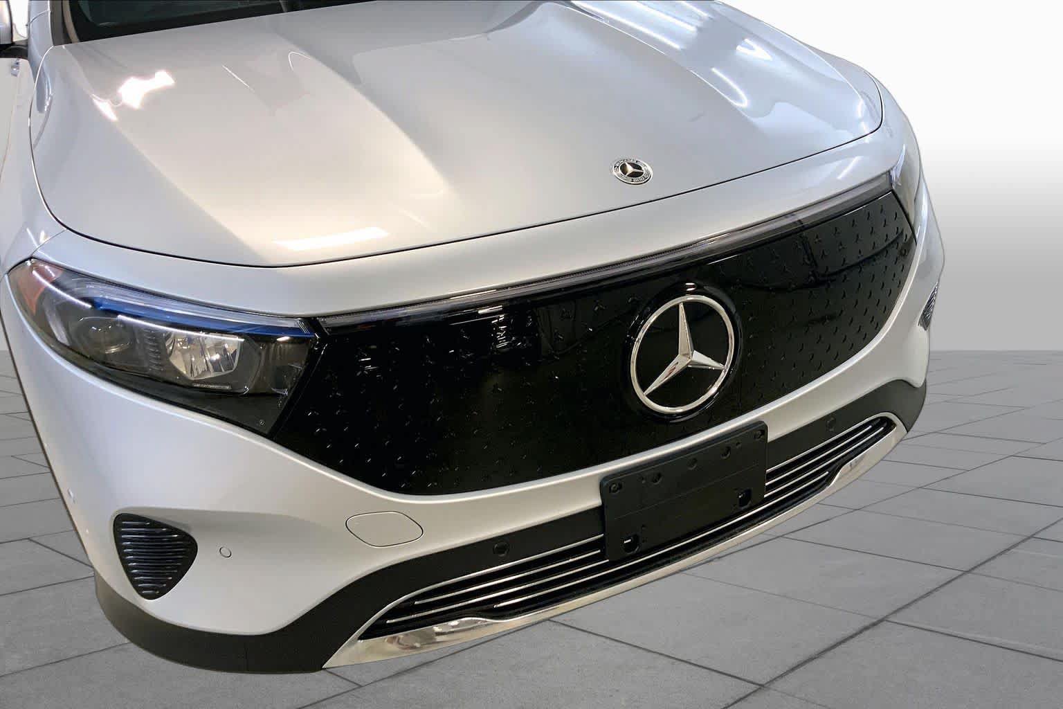 Used 2024 Mercedes-Benz EQB 300 4MATIC w/ Winter Package image 32